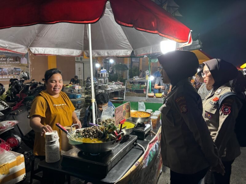 Jaga Kondusifitas, Polwan Polres Pulpis Lakukan Patroli Malam di Handep Hapakat Fair 2025