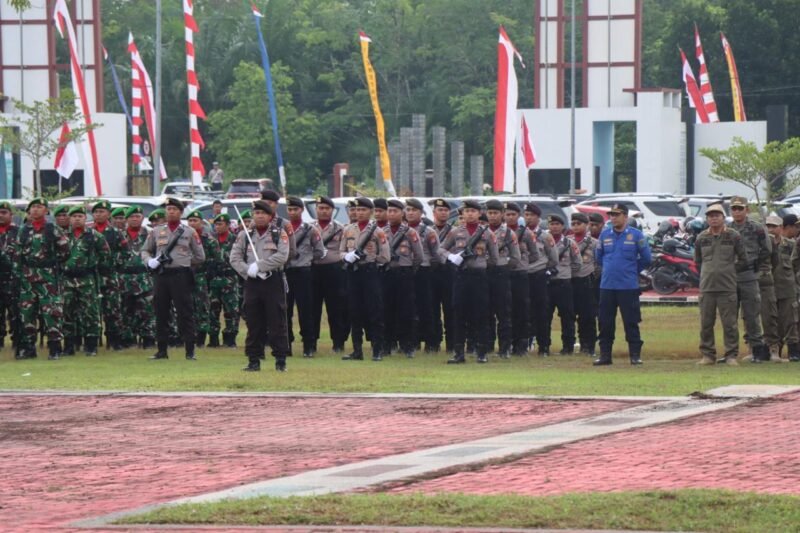 Peringati HUT ke-80 RI, Kapolres Pulpis dan Ketua Bhayangkari Ikuti Upacara Pengibaran Bendera Merah Putih