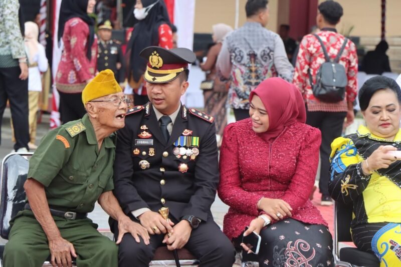 Momen Berharga Hari Kemerdekaan: Kapolres Pulang Pisau dan Veteran Perang Gelar Dialog Antar Generasi