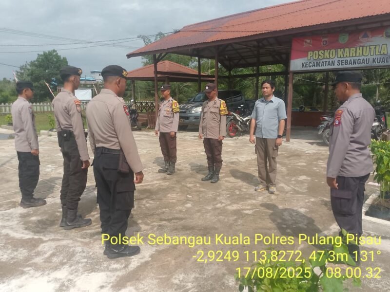 Personil polsek sebangau kuala melaksanakan serah terima piket penjagaan mako polsek sebangau kuala