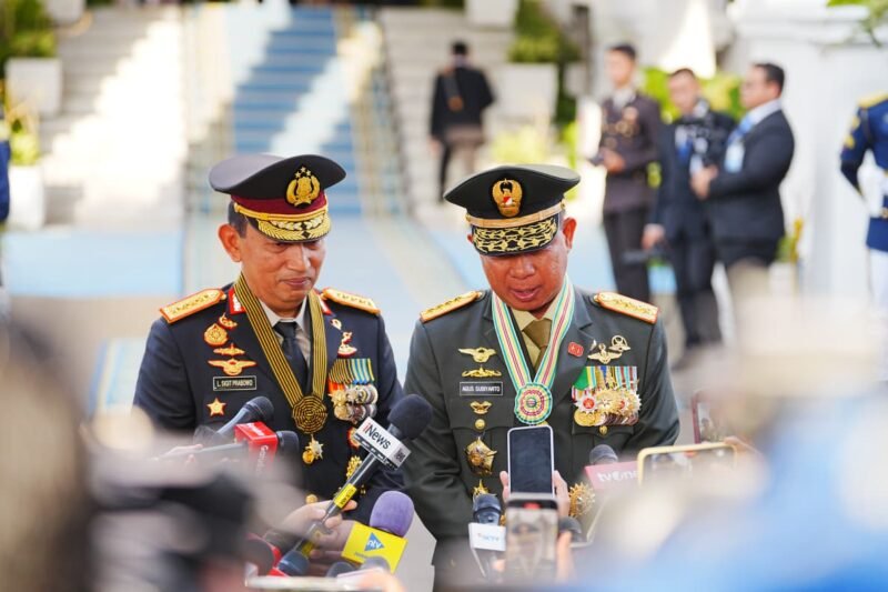 Ptofil Kapolri dan Panglima TNI Apresiasi Antusiasme Warga dalam Upacara HUT RI ke-80 di Istana