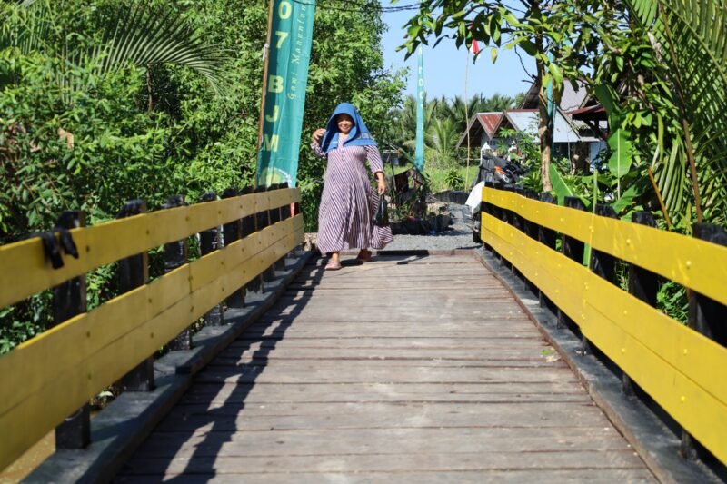 Warga Mulai Rasakan Manfaat Perbaikan Jembatan TMMD ke-125 Kodim 1007/Banjarmasin