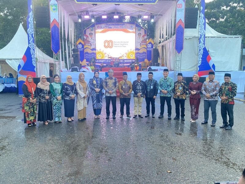 Dandim 1009/Tla Bersama Ketua Persit KCK Cabang XXXII Dim 1009 Rangkaian Kegiatan HUT RI Kabupaten Tanah Laut