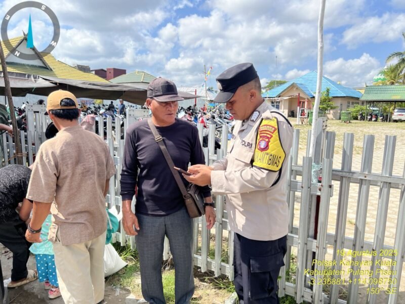 Personel Polsek Kahayan Kuala, menyampaikan pesan Kamtibmas, dan Himbauan kamtibmas dan mendukung Program pemerintah terkait ketahanan pangan