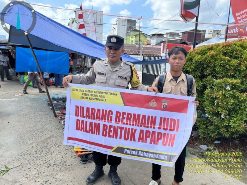 Personil Polsek Kahayan Kuala, secara masif lakukan giat himbauan Stop dan Larangan bermain Judi Online