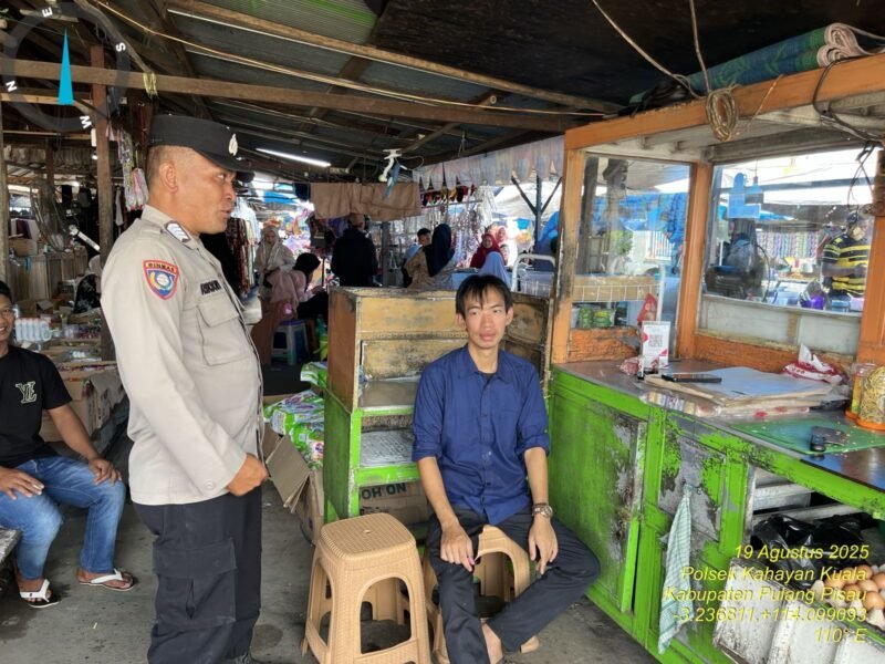 Personel Polsek Kahayan Kuala, menyampaikan pesan Kamtibmas, dan Himbauan kamtibmas dan mendukung Program pemerintah terkait ketahanan pangan