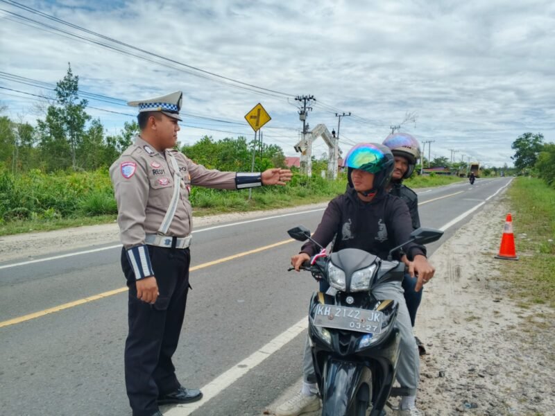 Satlantas Polres Pulang Pisau Sosialisasi, Penggunaan Helm dengan Benar