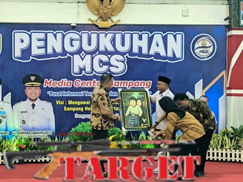 Aba Idi Resmi Lantik Media Center Sampang di Pendopo