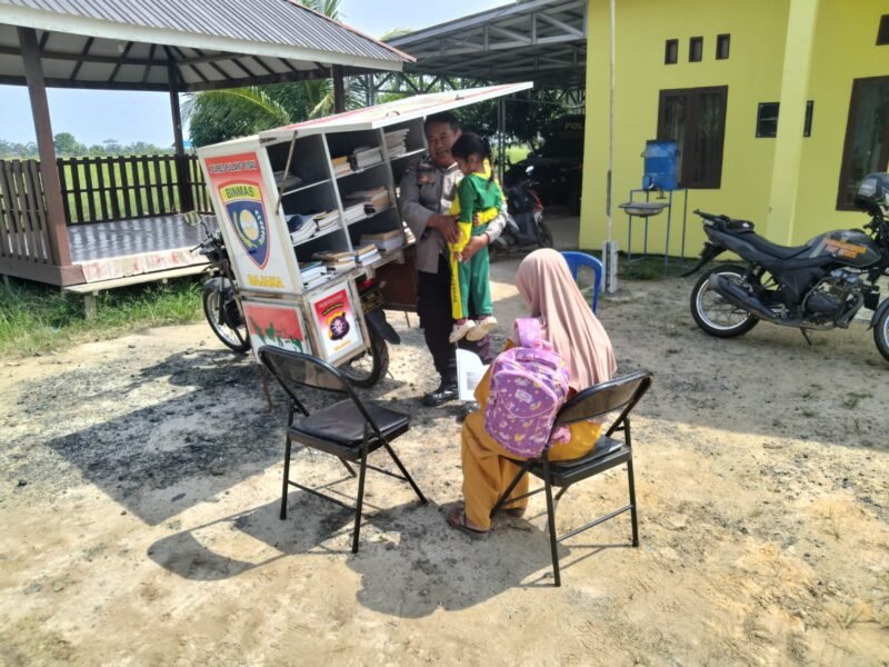 Dalam Rangka meningkatkan minat dan menanamkan budaya baca Satbinmas Polres Pulang Pisau melalui bhabinkamtibmas