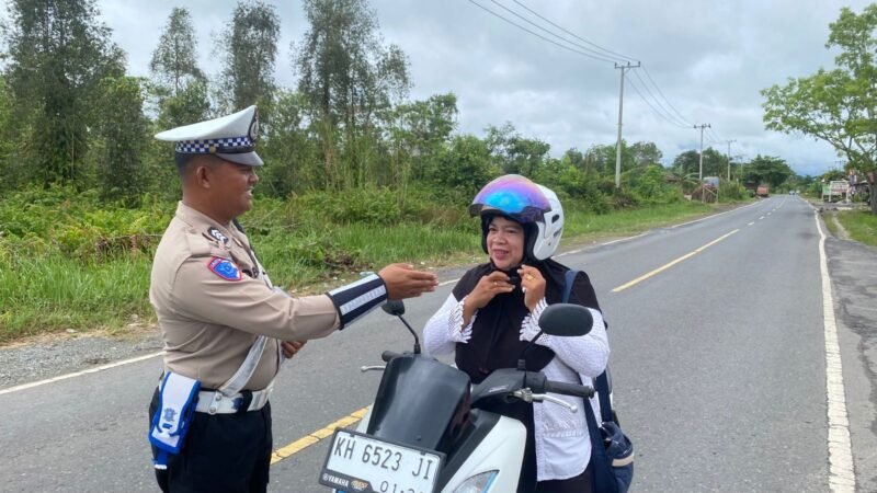 Satlantas Polres Pulang Pisau Sosialisasi, Penggunaan Helm dengan Benar