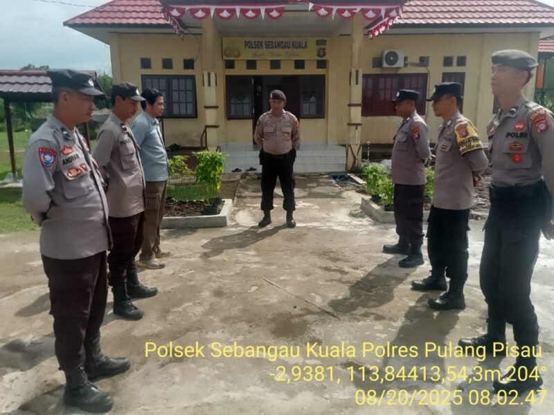 Personil polsek sebangau kuala melaksanakan serah terima piket penjagaan mako polsek sebangau kuala
