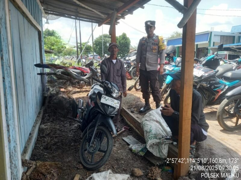 Sampaikan Pesan Kamtibmas Oleh personil Polsek Maliku Kepada Warga