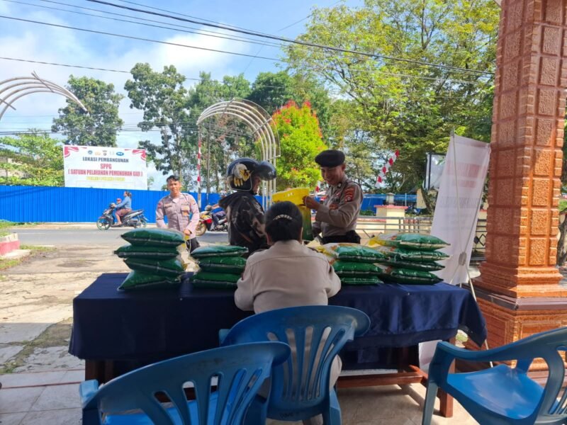 Ringankan Beban Warga, Polsek Kahayan Hilir Bersama Bulog Selenggarakan Pasar Murah