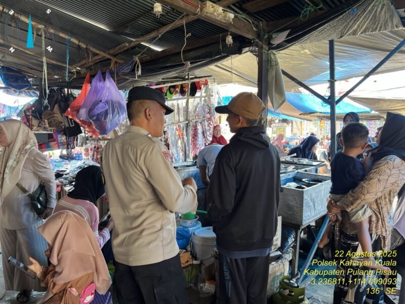 Personel Polsek Kahayan Kuala menyampaikan pesan Kamtibmas, dan Himbauan kamtibmas