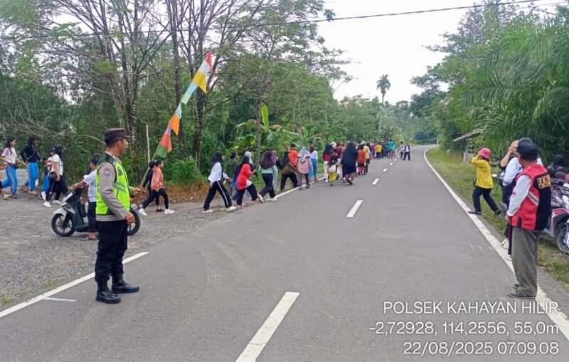 Meriah! Jalan Sehat HUT RI ke-80 di Kelurahan Kalawa Diamankan Polsek Kahayan Hilir