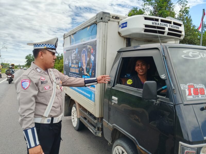 Satlantas Pulang Pisau Tegur Pengemudi Tanpa Sabuk Pengaman