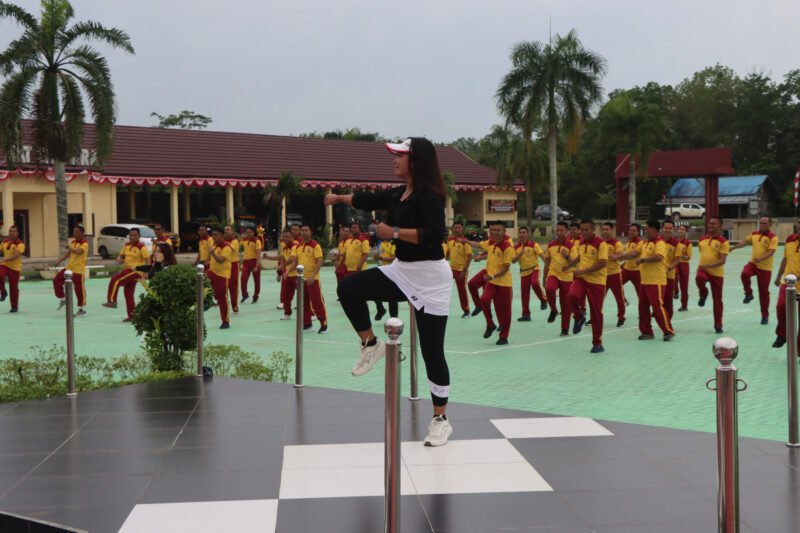 Senam Bersama Kapolres Pulang Pisau: Wujudkan Polri yang Sehat, Kompak, dan Penuh Semangat