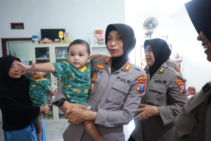 Polda Jatim Gelar Baksos di Griya Yatim