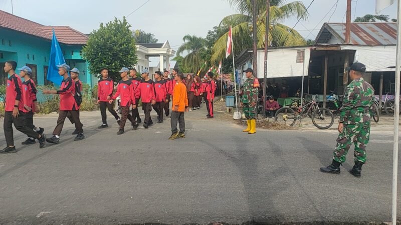 TNI Hadir di Tengah Pelajar, Babinsa Pandawan Amankan Jalan Santai HUT RI ke-80