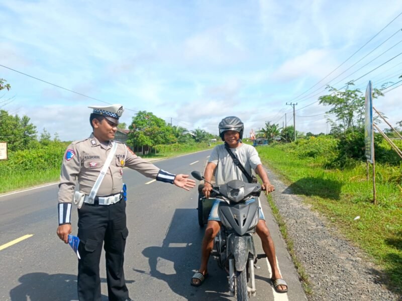 Kendaraan Tanpa Plat Nomor, Personel Satlantas Polres Pulang Pisau Berikan Teguran Simpatik Kepada Pengendara