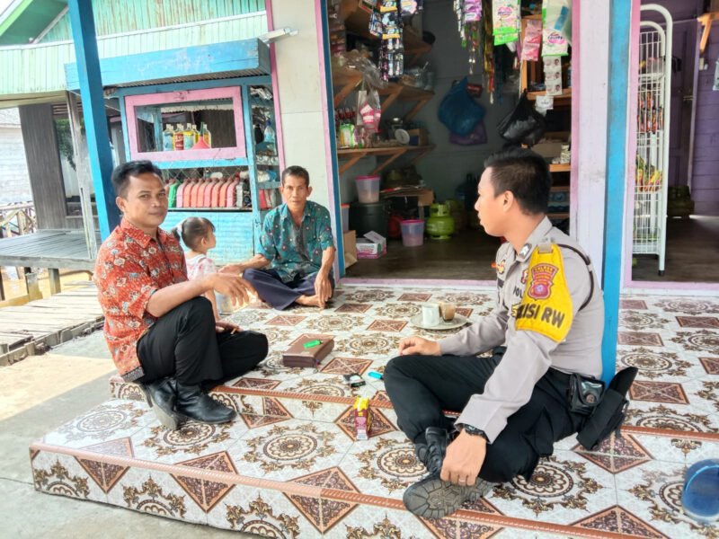 KANIT BINPOLMAS MELAKSANAKAN KEGIATAN SAMBANG POLISI RW UNTUK PERKUAT KEMITRAAN DENGAN MASYARAKAT