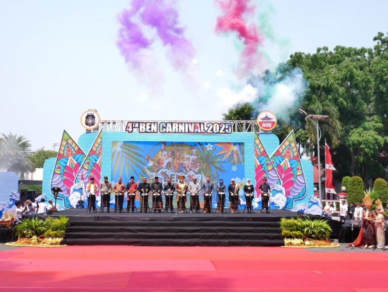 Dandim 0808 Dan Forkopimda, Hadiri Pesona Budaya Dalam 4th BEN Carnival Di Kota Blitar