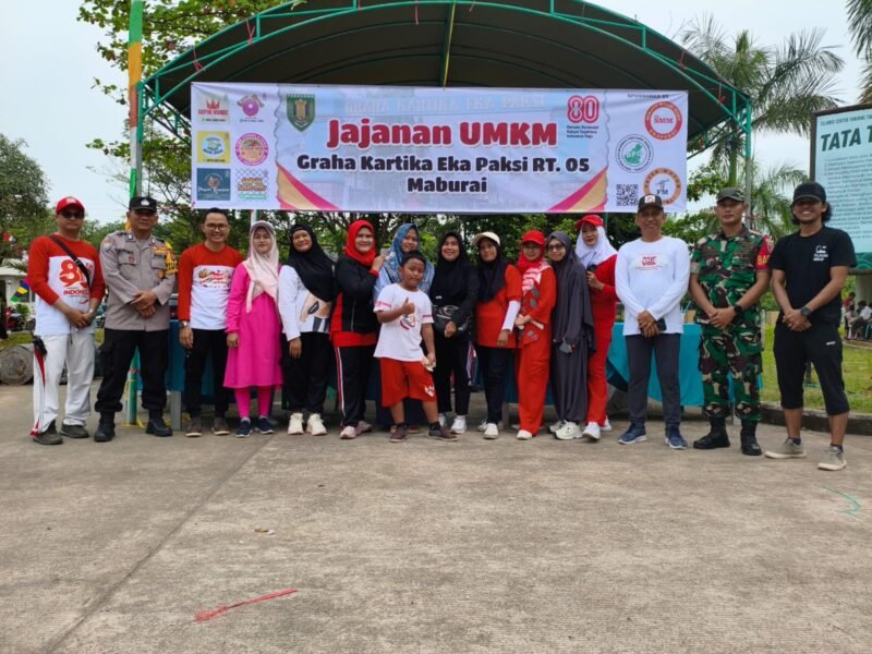 Babinsa Koramil 1008-04 Tunjukkan Kepedulian, Amankan Jalan Sehat Desa Maburai