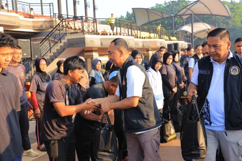 Bentuk Bakti 30 Akabri, 95 Ratusan Bansos Diberikan Kepada Masyarakat