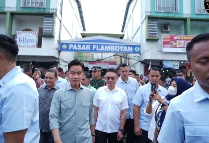 Pangdam XII/Tpr Dampingi Kunjungan Kerja Wapres RI Tinjau Pasar Flamboyan