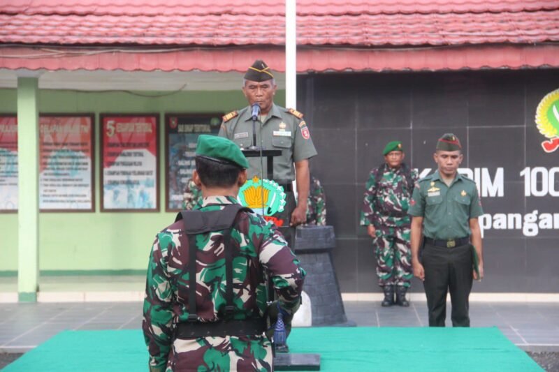 Kodim 1008/Tabalong Gelar Upacara, Pasi Intel Ajak Prajurit Jaga Disiplin dan Loyalitas