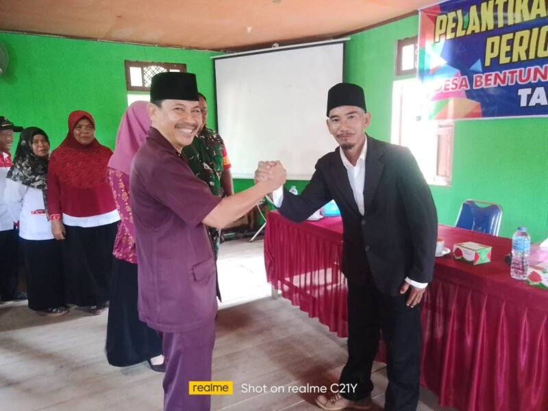 Anggota Koramil 1208-06/Selakau Hadiri Pelantikan PAW Anggota BPD Desa Bentunai