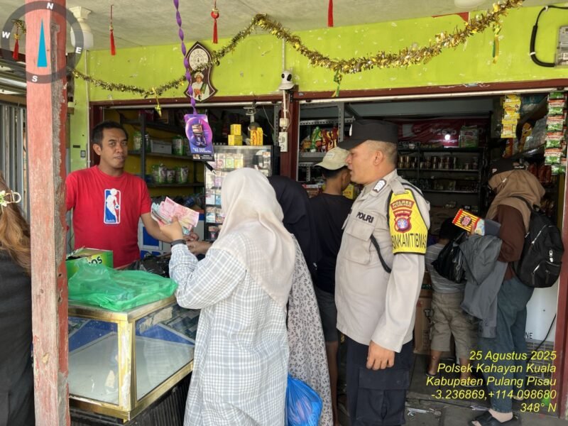 Personel Polsek Kahayan Kuala, menyampaikan pesan Kamtibmas, dan Himbauan kamtibmas