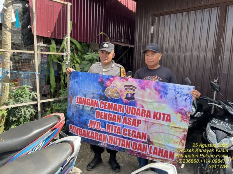 Personel Polsek Kahayan Kuala, sambangi warga dan Memberikan himbauan Tentang Larangan Membakar hutan dan lahan