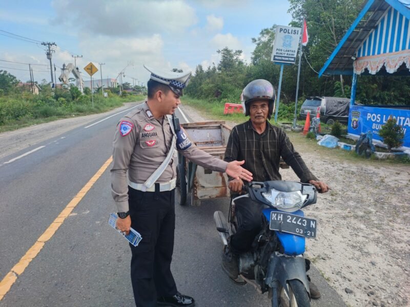 Polres Pulang Pisau Berikan Teguran, Pada Pengendara Yang Tidak Menggunakan Kaca Spion