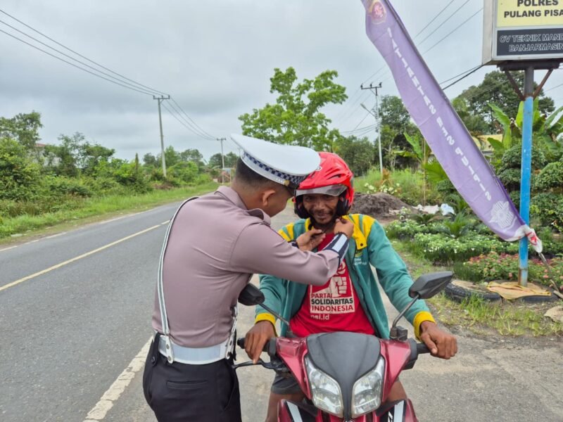 Satlantas Polres Pulang Pisau Sosialisasi, Penggunaan Helm dengan Benar