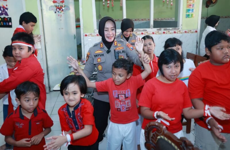 Polwan Polda Jatim Gelar Bakti Kesehatan, di Yayasan Pendidikan Autis Mutiara Hati