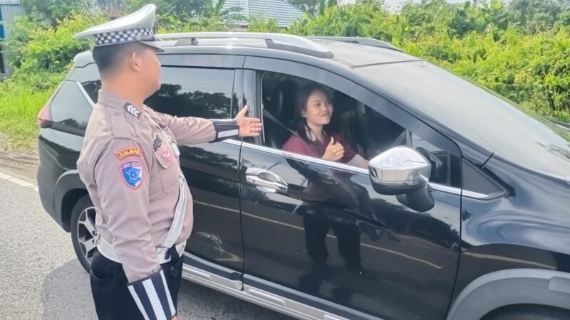 Satlantas Pulang Pisau Berikan Teguran Simpatik Kepada Pengemudi R4