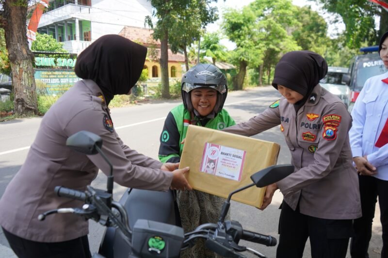 Polres Probolinggo Gelar Baksos dan Bakti Religi Sambut Hari Jadi Polwan ke -77