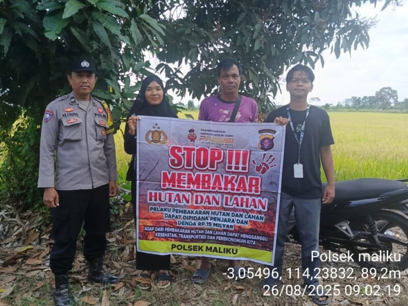 Menggunakan Spanduk Tentang Larangan Karhutla Upaya Cegah Karhutla Oleh Personil Polsek Maliku