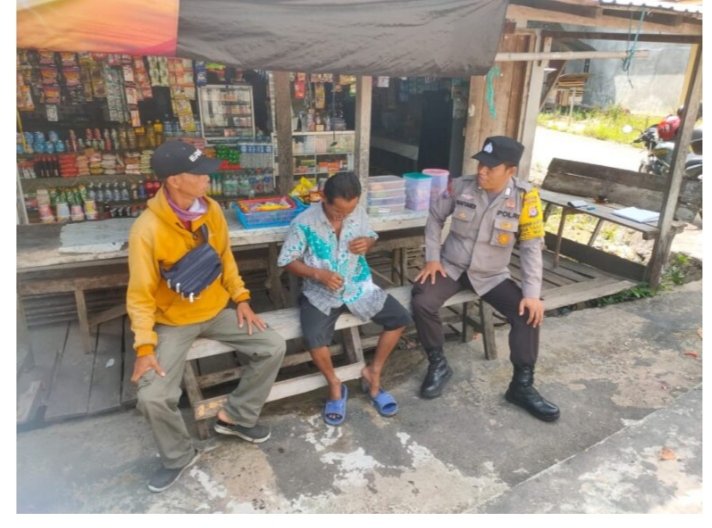 KANIT BINPOLMAS MELAKSANAKAN KEGIATAN SAMBANG POLISI RW UNTUK PERKUAT KEMITRAAN DENGAN MASYARAKAT