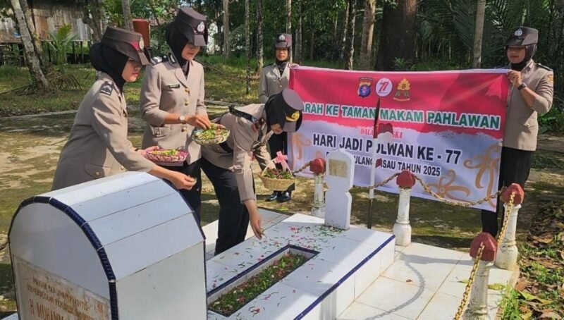 Ziarah Makam Pahlawan Warnai HUT ke-77 Polwan Polres Pulang Pisau