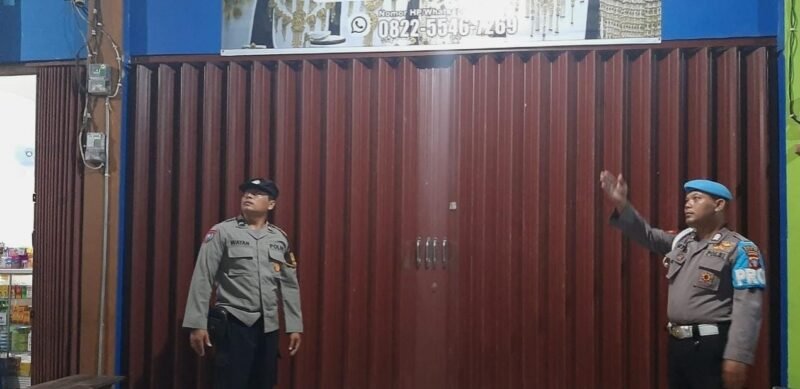 Berikan Rasa Aman, Polsek Maliku Patroli Malam ke Daerah Pemukiman Warga

