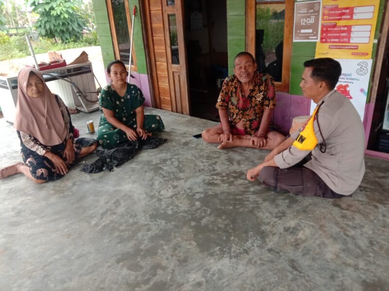 KANIT BINPOLMAS MELAKSANAKAN KEGIATAN SAMBANG POLISI RW UNTUK PERKUAT KEMITRAAN DENGAN MASYARAKAT