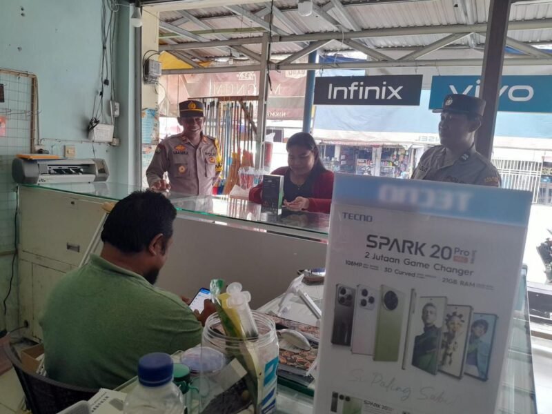 Personil Satbinmas Pulpis Sambangi pedagang dan memberikan himbauan Kamtibmas