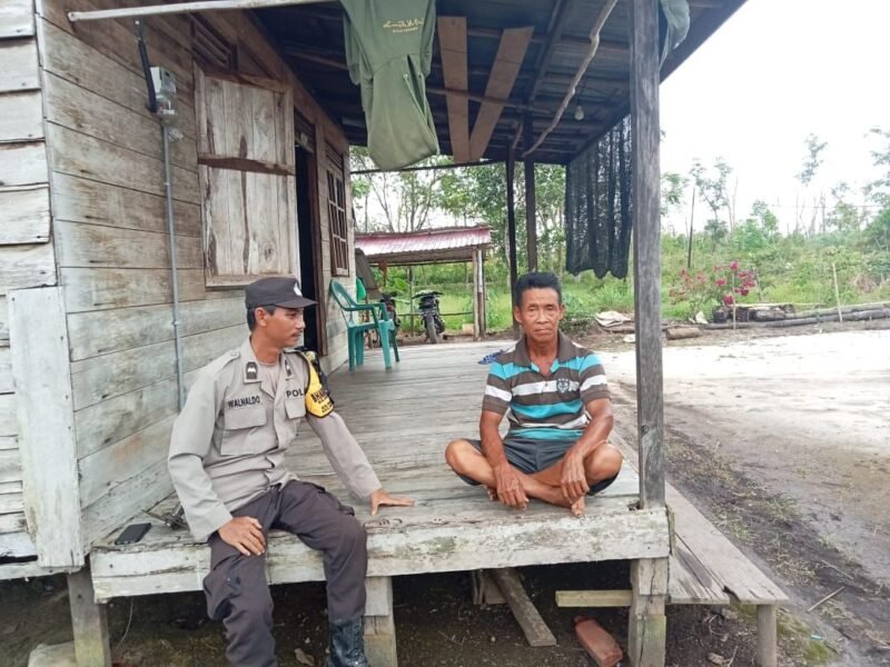 Polsek Sebangau Kuala sambang dan Lakukan Sosialisasi dan imbauan Kepada Masyarakat.