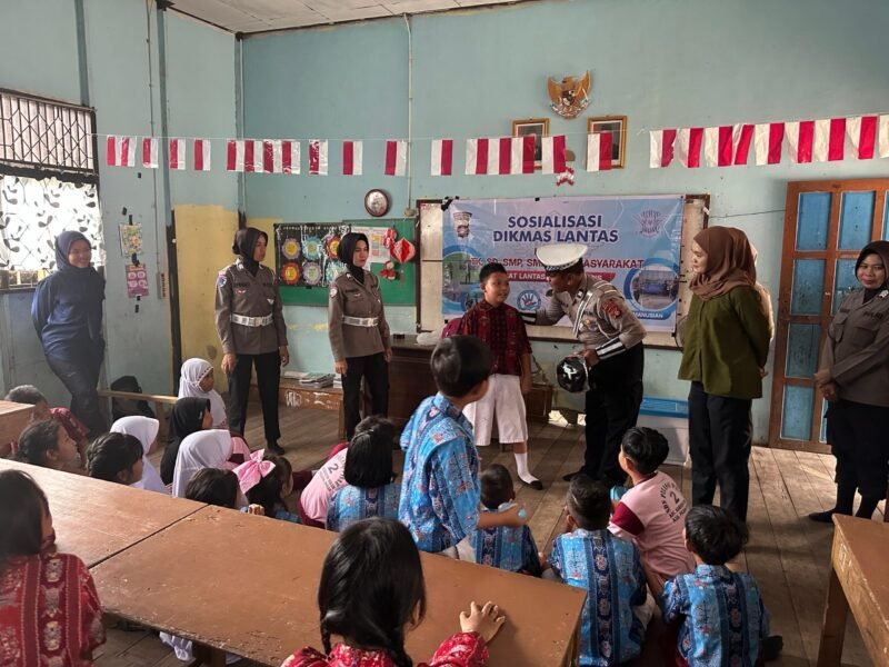 Satuan Lalu Lintas Polres Pulang Pisau Berikan Sosialisasi Dikmas Lantas Kepada Pelajar SD