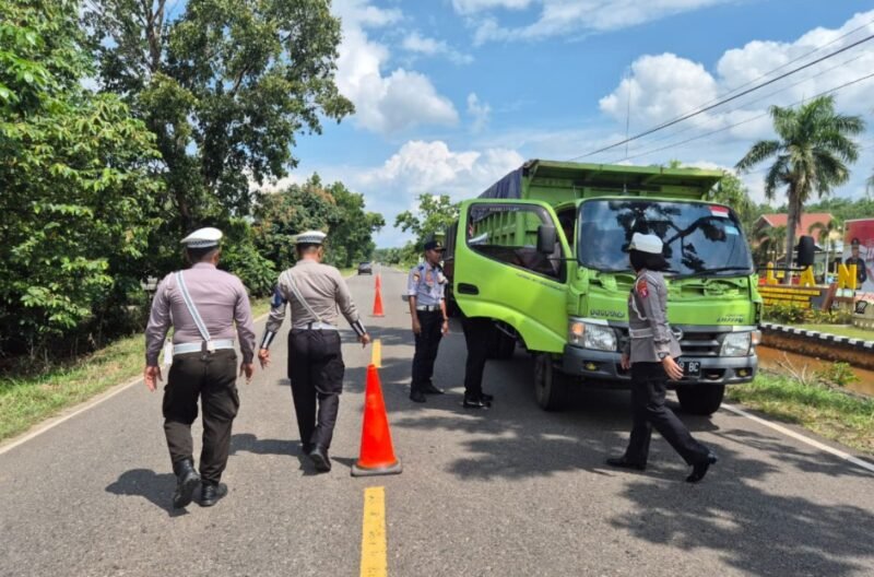 Cegah Laka Lantas, Satlantas Polres Pulpis dan Dishub Periksa Kelaikan Kendaraan Angkutan