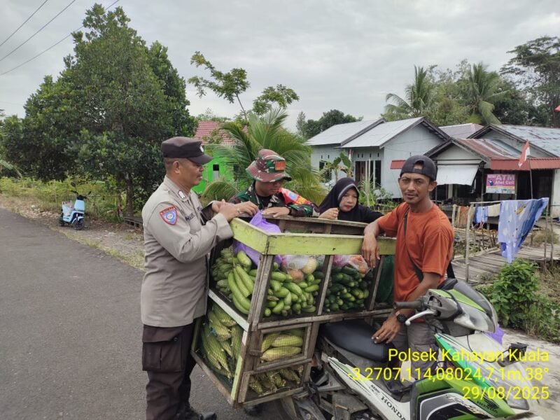 Personel Polsek Kahayan Kuala melaksanakan sosialisasi Maklumat Kapolda Kateng terkait mengemukakan pendapat di muka umum.