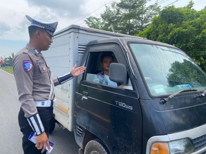 Satlantas Pulang Pisau Tegur Pengemudi Tanpa Sabuk Pengaman