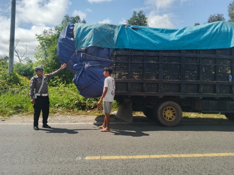 Satlantas Polres Pulang Pisau, Beri Teguran Humanis kepada Pengemudi Truk Overload